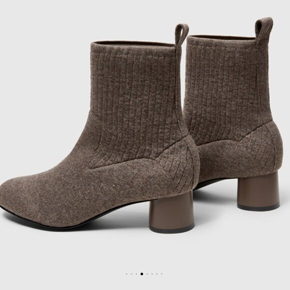 Vivaia Round Toe Chunky Heel Boots - New with Box! - Size EU40 - Picture 9 of 12